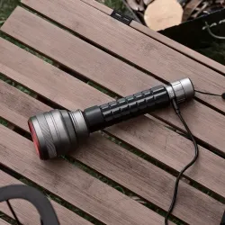 SwissTech Toll 1000lm Genopladelig Lommelygte