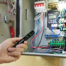 SwissTech Herma 200lm Genopladelig Lommelygte