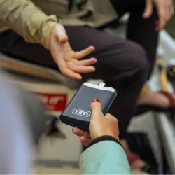 YETI Flask Lommelrke