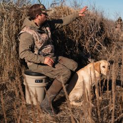 YETI Loadout Bucket Swivel Seat