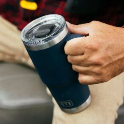 YETI Rambler 20 oz (591 ml) Travel Mug