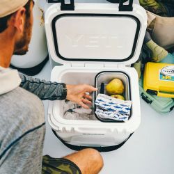 YETI Roadie 24 Hard Cooler Kleboks