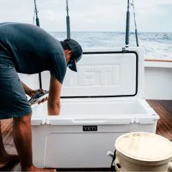 YETI Tundra 125 Hard Cooler Kleboks